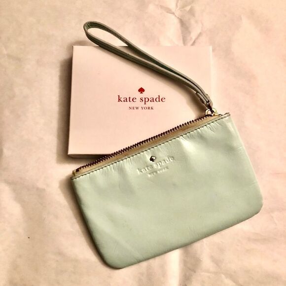 kate spade Handbags - Kate Spade ♠️ Wristlet